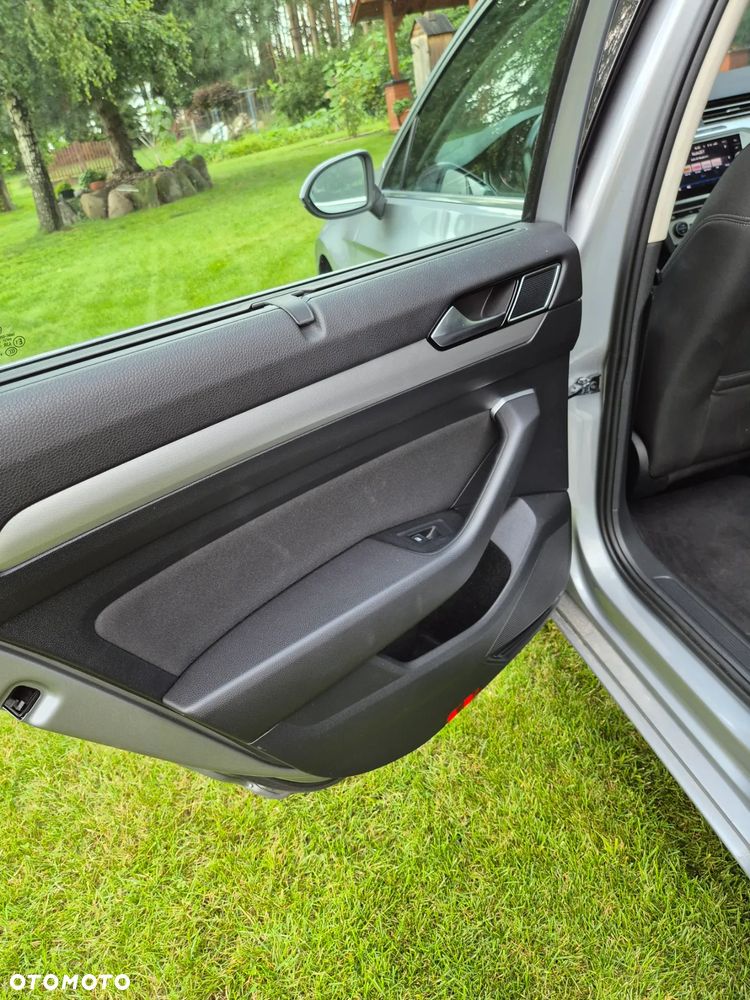 Volkswagen Passat 2.0 TDI (BlueMotion Technology) DSG Comfortline - 12