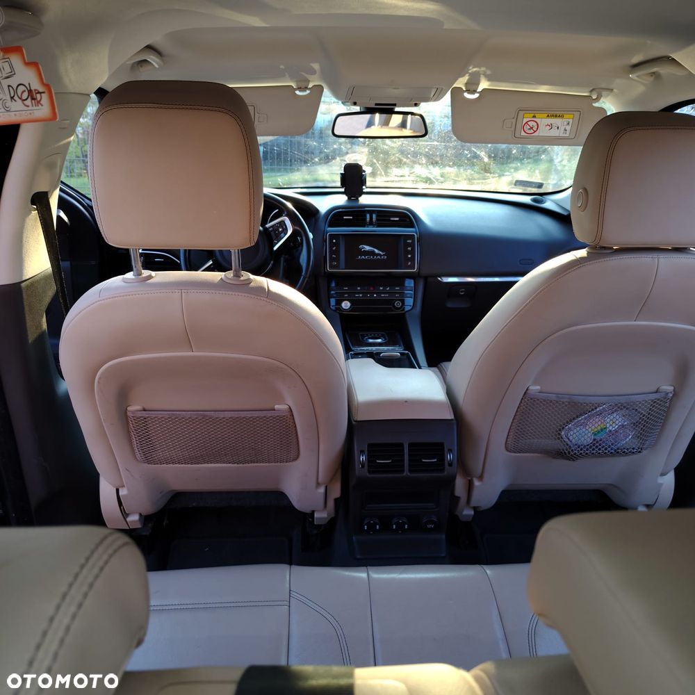 Jaguar F-Pace 2.0 i4D RWD Prestige - 2