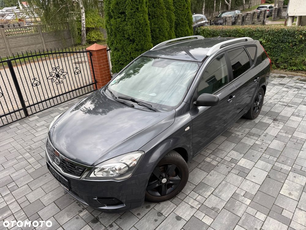 Kia Ceed - 11