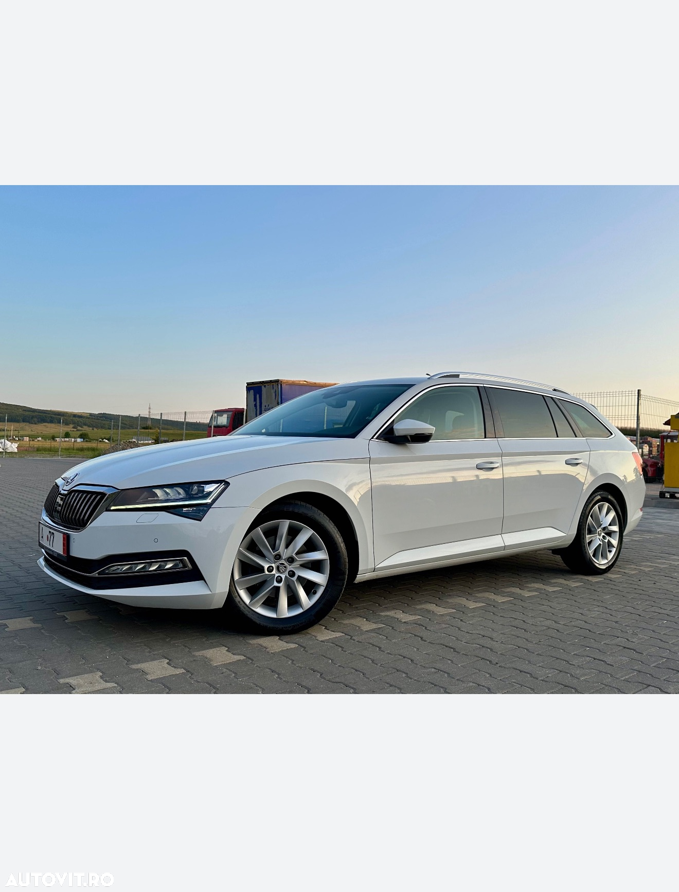 Skoda Superb 2.0 TDI DSG Ambition - 4