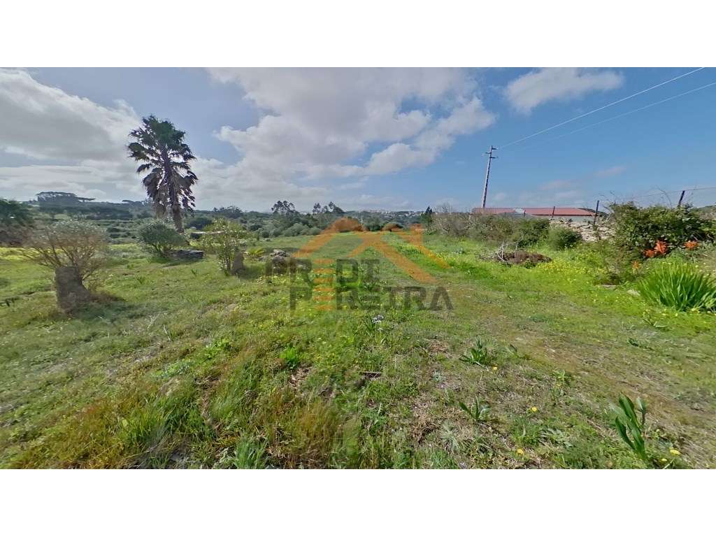 Situada em São João das Lampas, moradia T3 com terreno. - Grande imagem: 3/36
