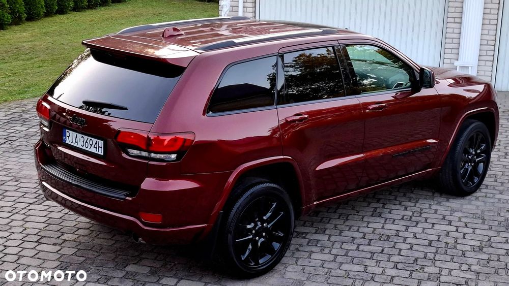 Jeep Grand Cherokee - 23