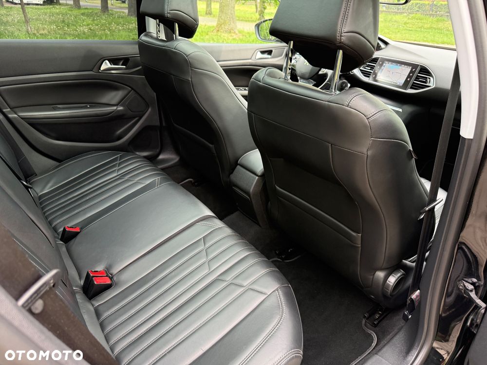 Peugeot 308 PureTech 130 GPF EAT8 Stop & Start Allure Pack - 30