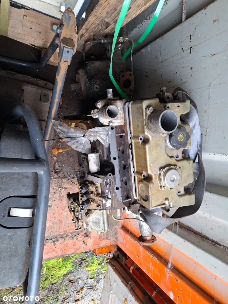 Silnik 3 cylindrowy  perkins cat