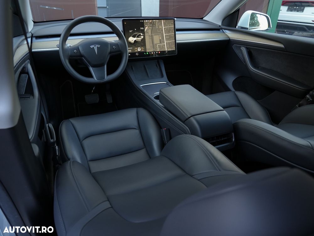 Tesla Model Y Performance Dual Motor AWD - 22