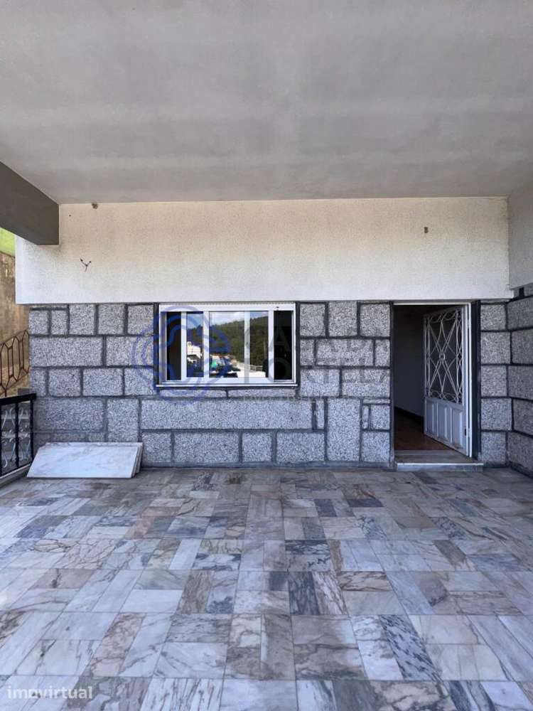 T2 com 105m2 composto por cozinha , sala  1 casa de banho dispensa e 2 - Grande imagem: 2/15