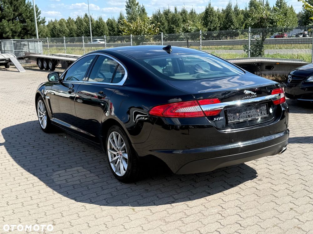 Jaguar XF 2.2 - 7