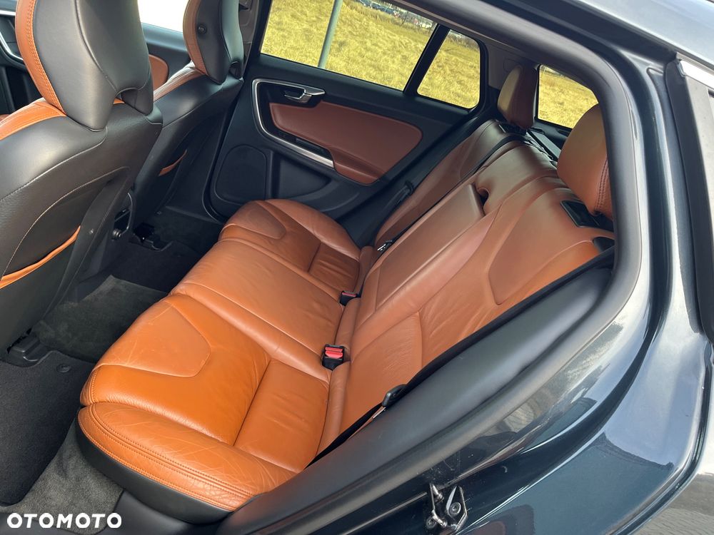 Volvo V60 D3 Geartronic Summum - 16