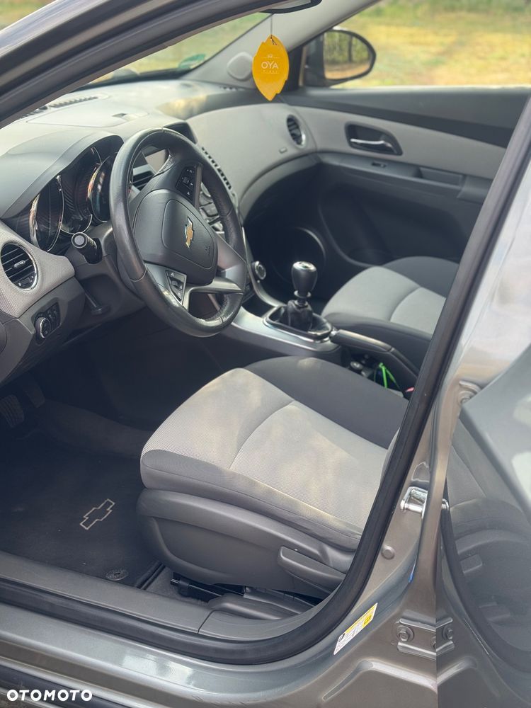 Chevrolet Cruze 1.8 LT - 9
