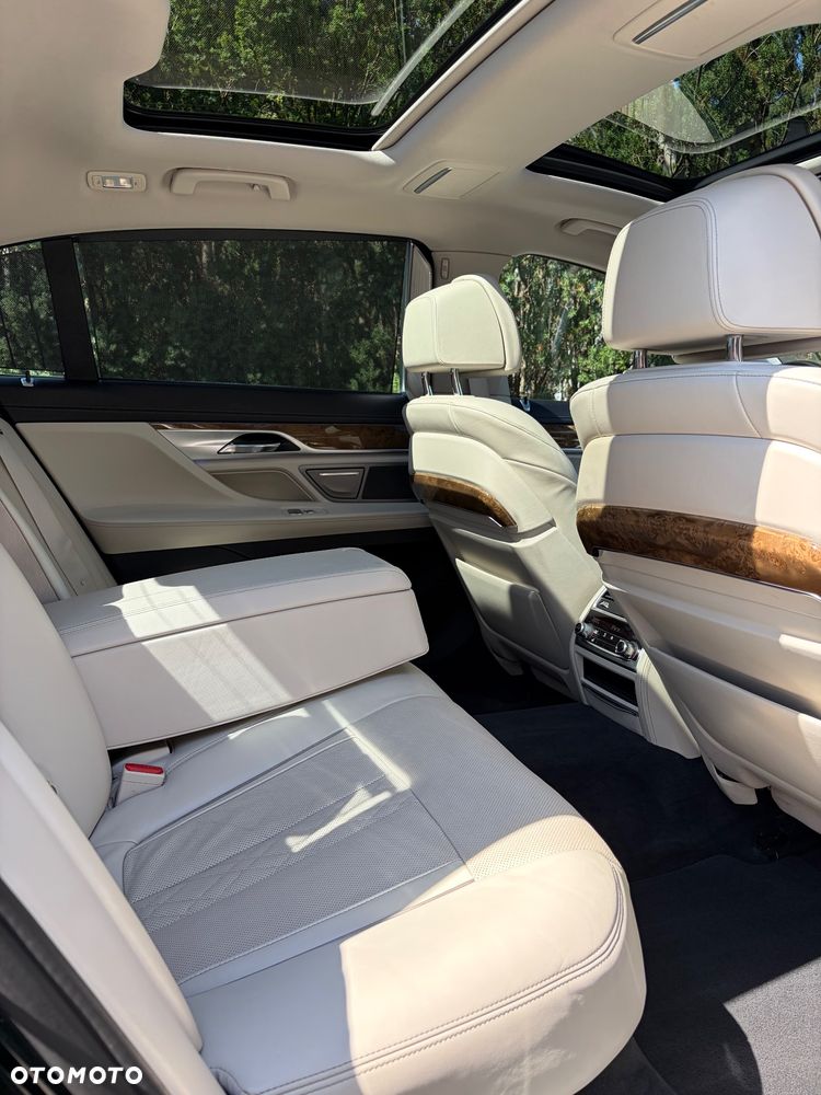 BMW Seria 7 740Li - 29