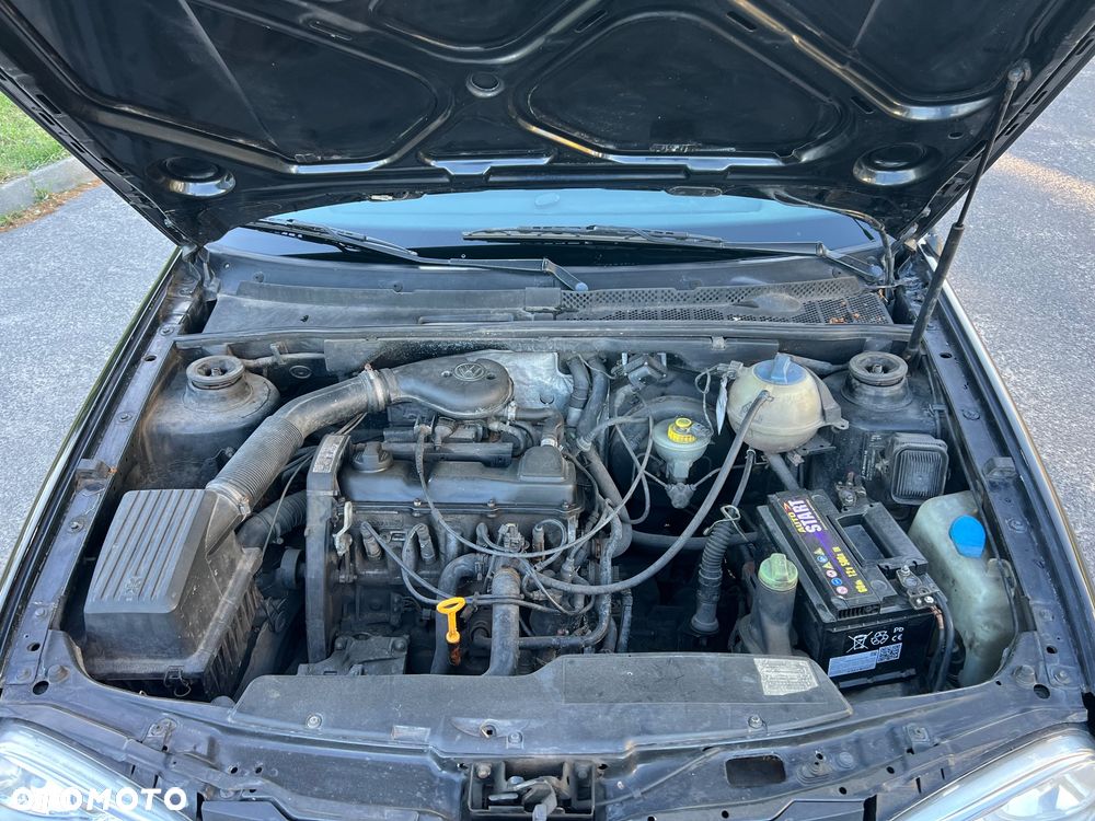 Volkswagen Golf 1.8 GL - 9