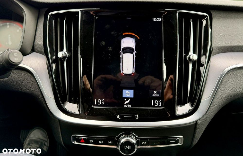 Volvo V60 D4 AWD Geartronic Momentum Pro - 33