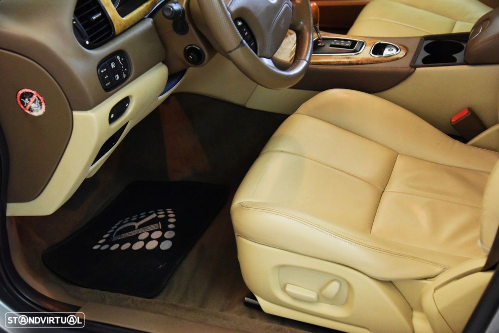Jaguar S-Type 2.7 D V6 Executive Auto. - 20
