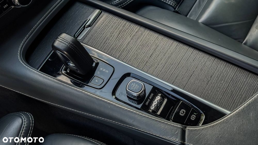 Volvo XC 90 B5 D AWD Geartronic Momentum - 23