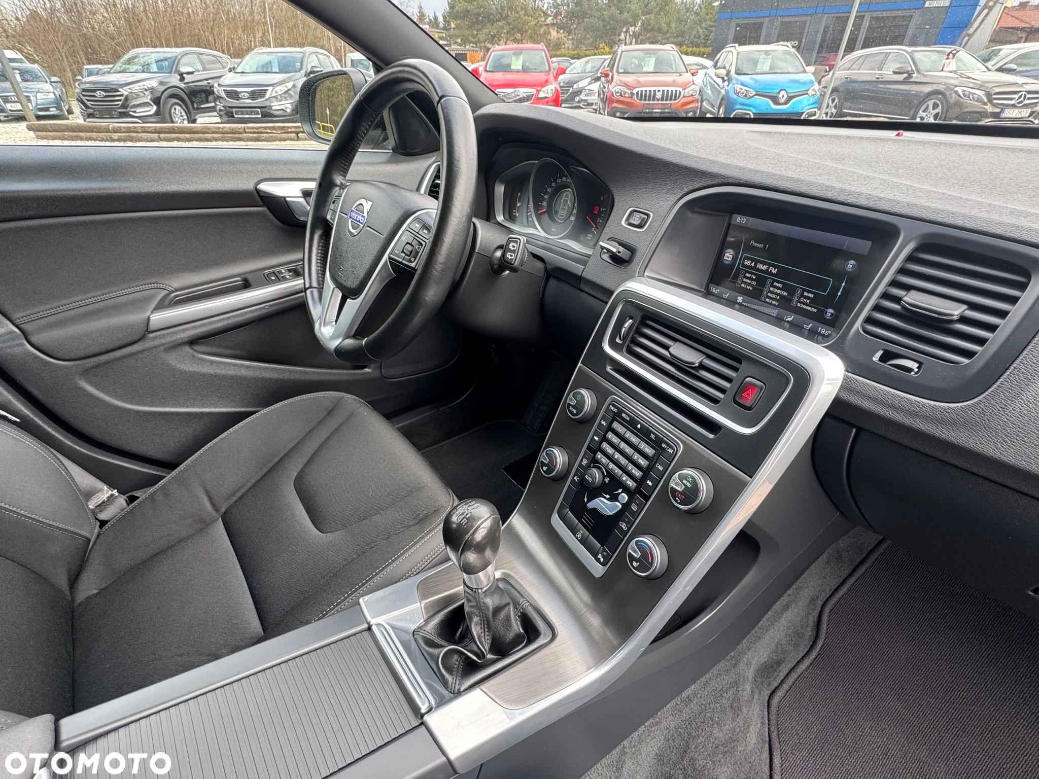 Volvo V60 D4 Momentum - 25