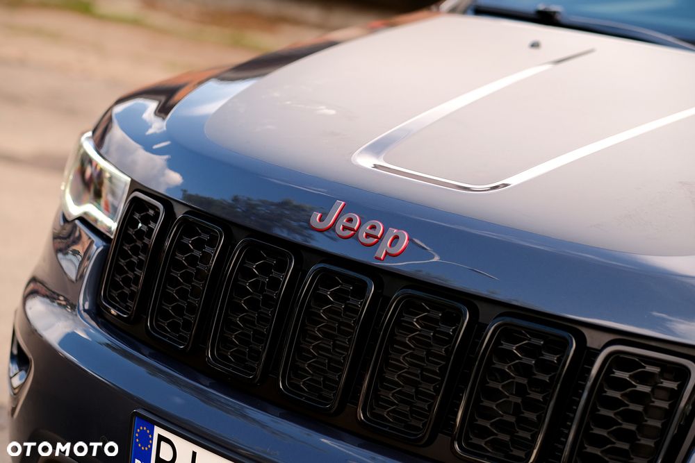 Jeep Grand Cherokee - 12