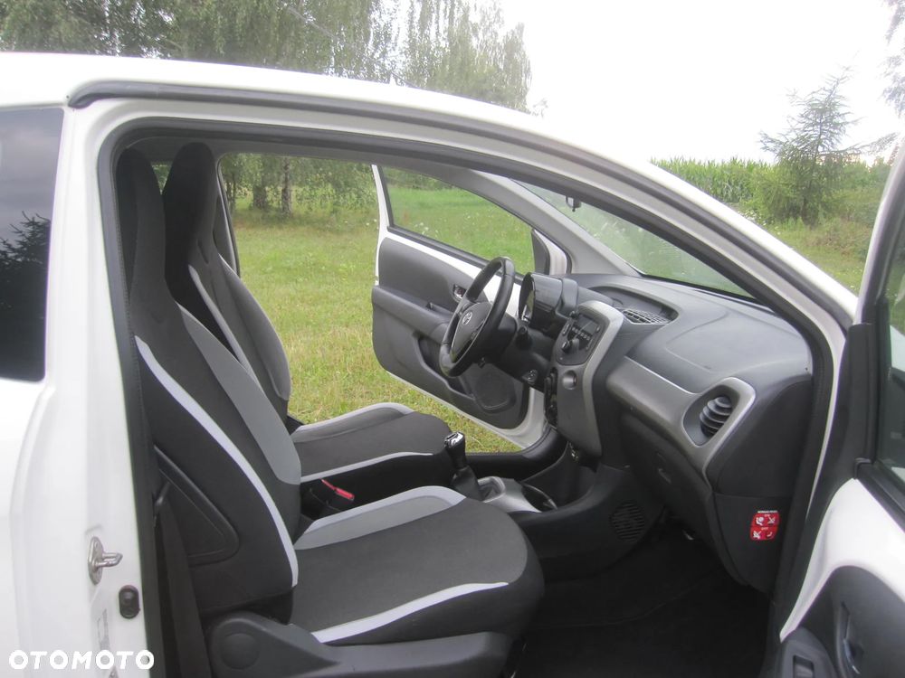 Toyota Aygo x-play club - 9