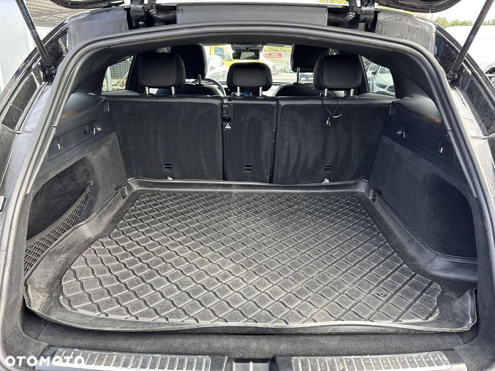 Mercedes-Benz EQC - 25