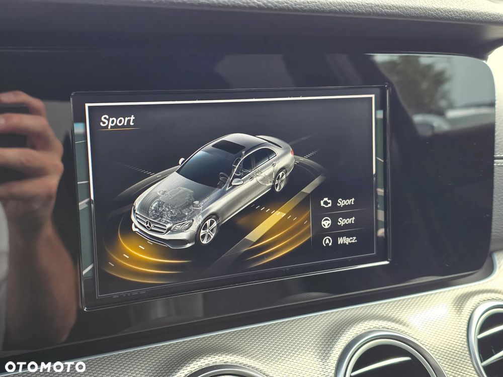 Mercedes-Benz Klasa E 200 4Matic 9G-TRONIC AMG Line - 22