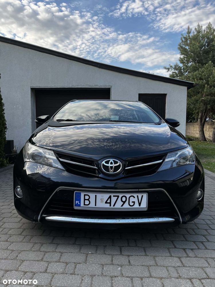 Toyota Auris 1.6 Premium + - 2