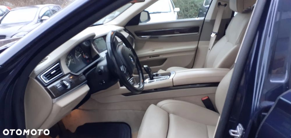BMW Seria 7 750i L xDrive - 11