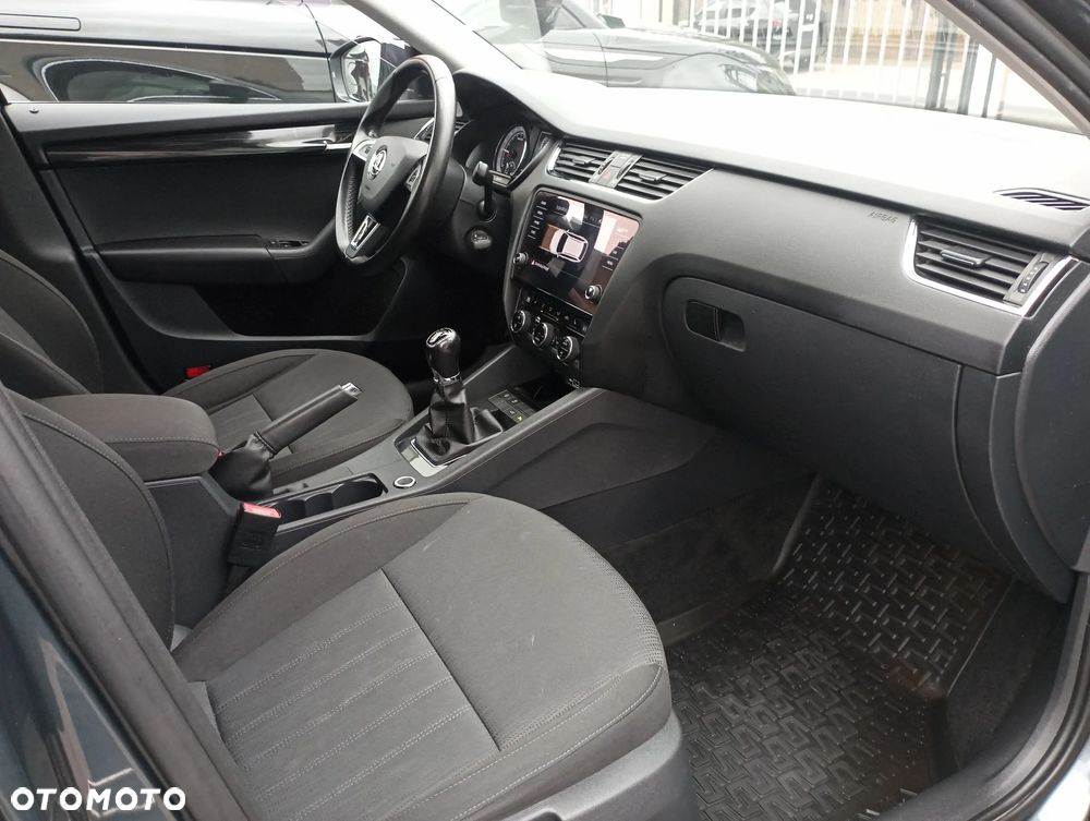 Skoda Octavia 1.6 TDI Ambition DSG - 9