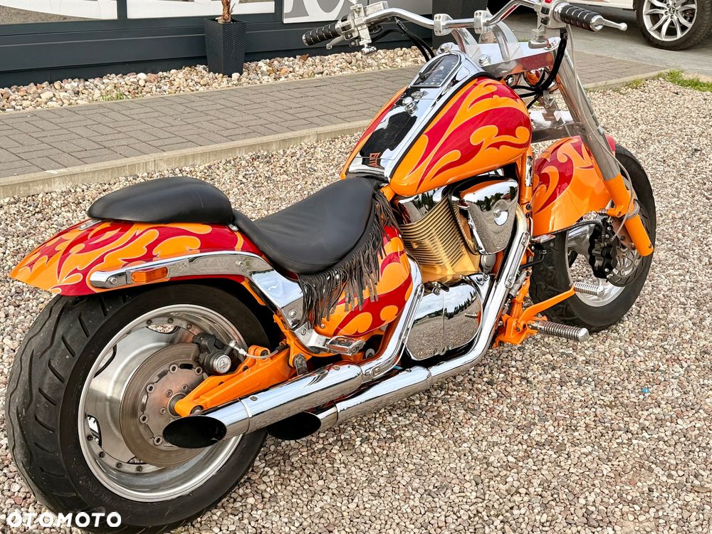 Suzuki Intruder - 10