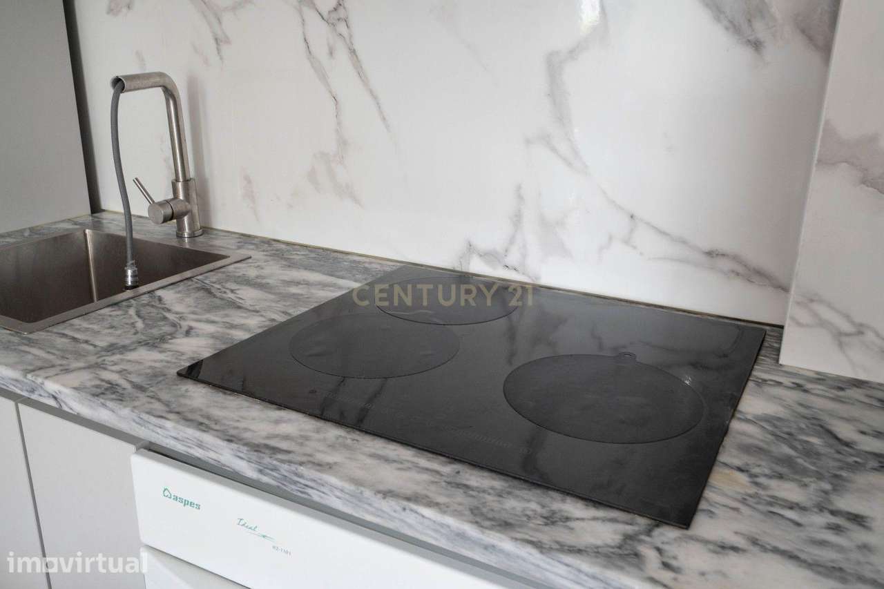 2 Lojas transformadas num Apartamento T2 - Grande imagem: 4/21