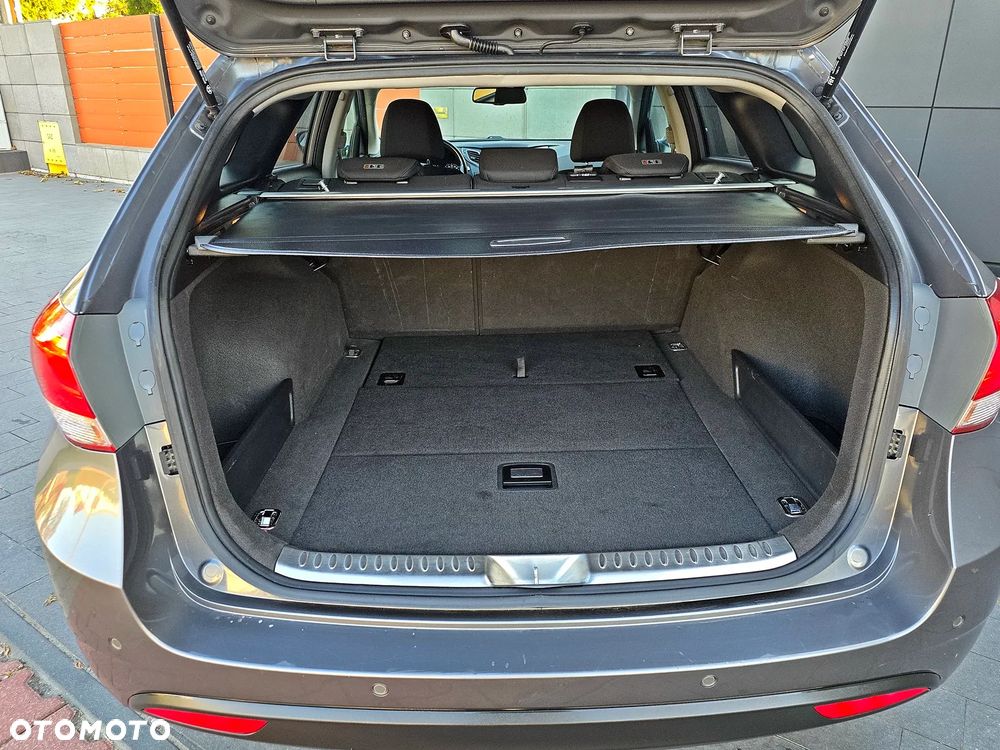 Hyundai i40 Kombi blue 1.6 Family+ - 17