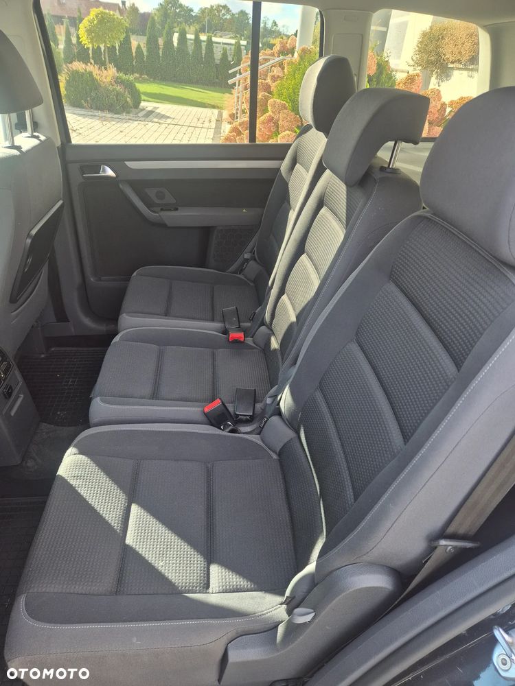 Volkswagen Touran - 8