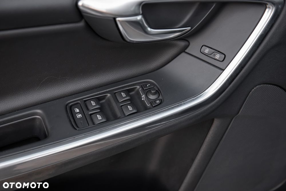 Volvo V60 Cross Country - 16