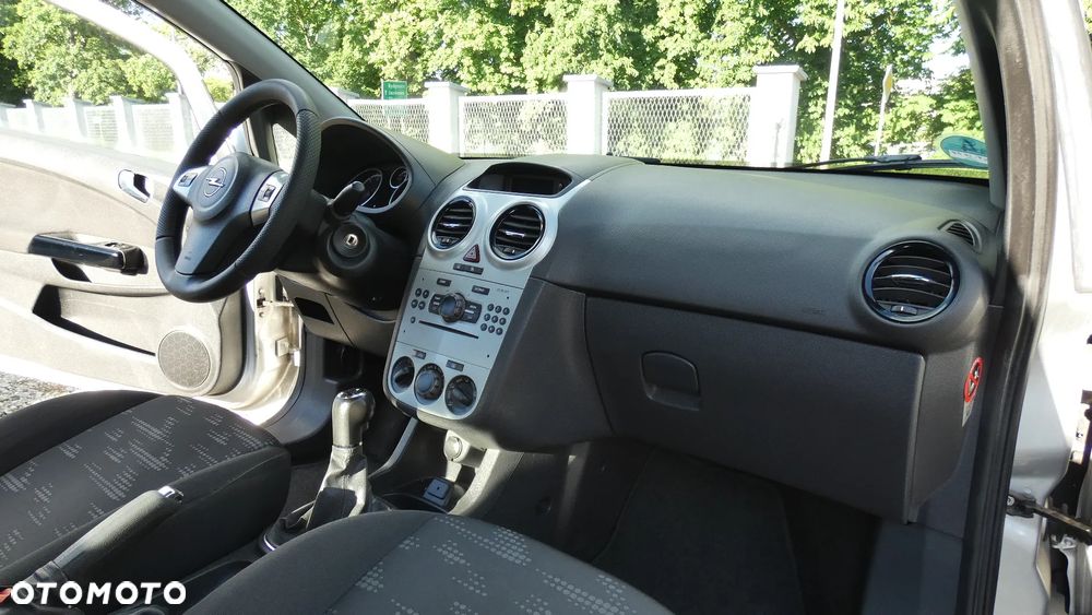 Opel Corsa 1.2 16V Enjoy - 18