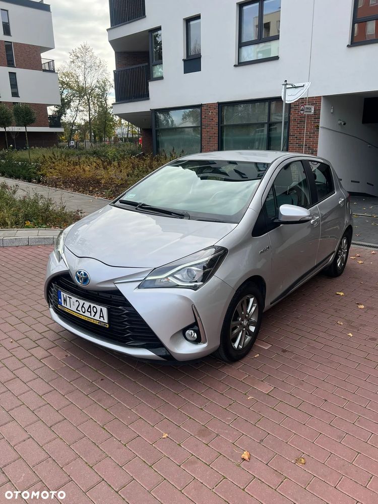 Toyota Yaris Hybrid 100 Premium - 4
