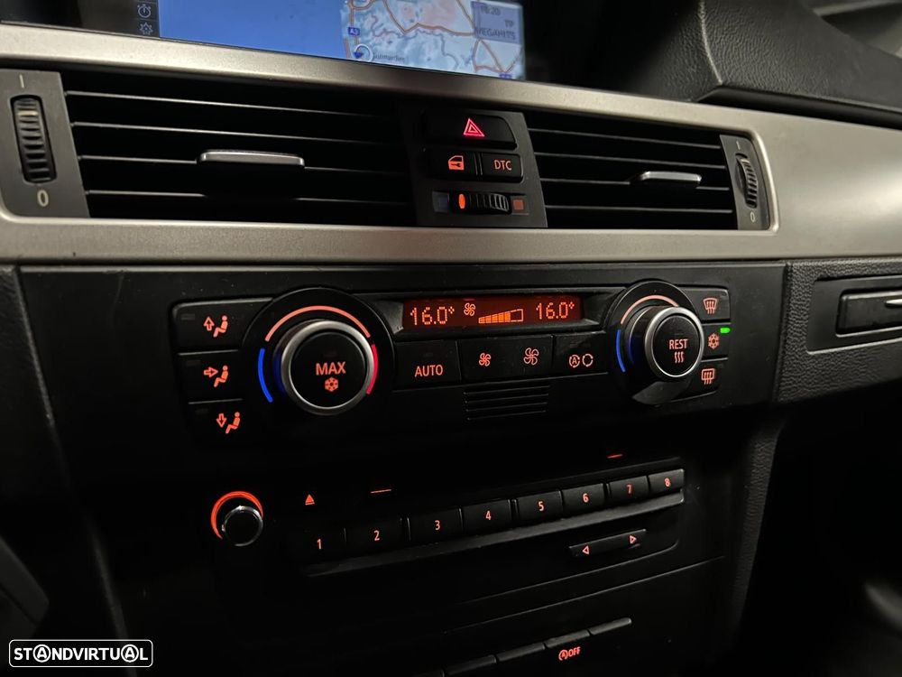BMW 320 d Touring Navigation Sport - 12