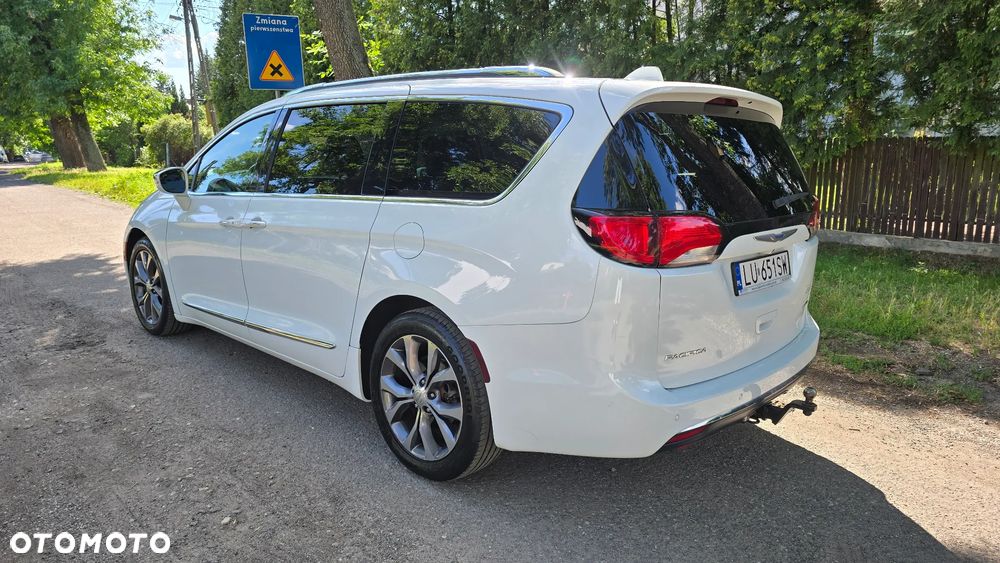 Chrysler Pacifica - 3