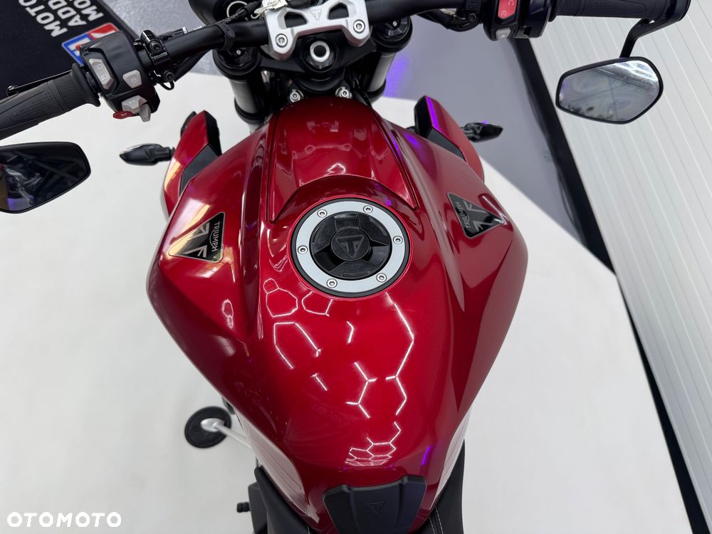 Triumph Street Triple - 37