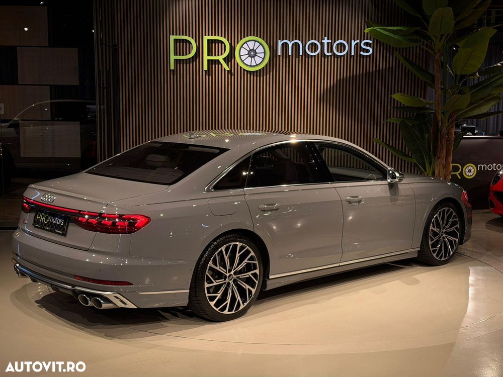 Audi S8 - 5