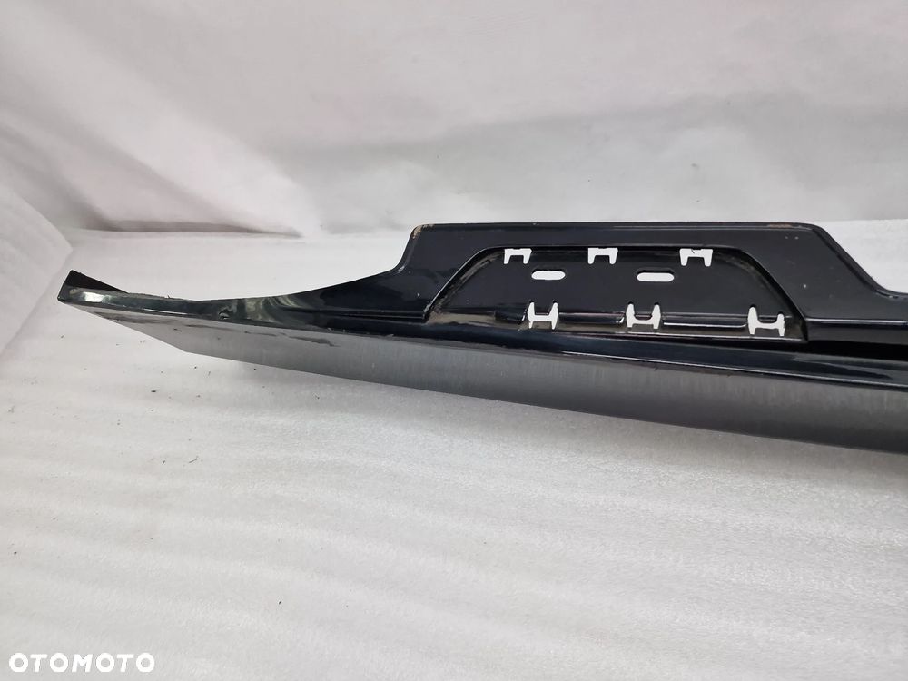 BMW E87 LIFT 07- PRAWA LISTWA PROGOWA PRZEDNIA PRZÓD / NAKŁADKA PROGU , NR 5177-7184354 / 7184354 , NR AUKCJI PR436 - 12