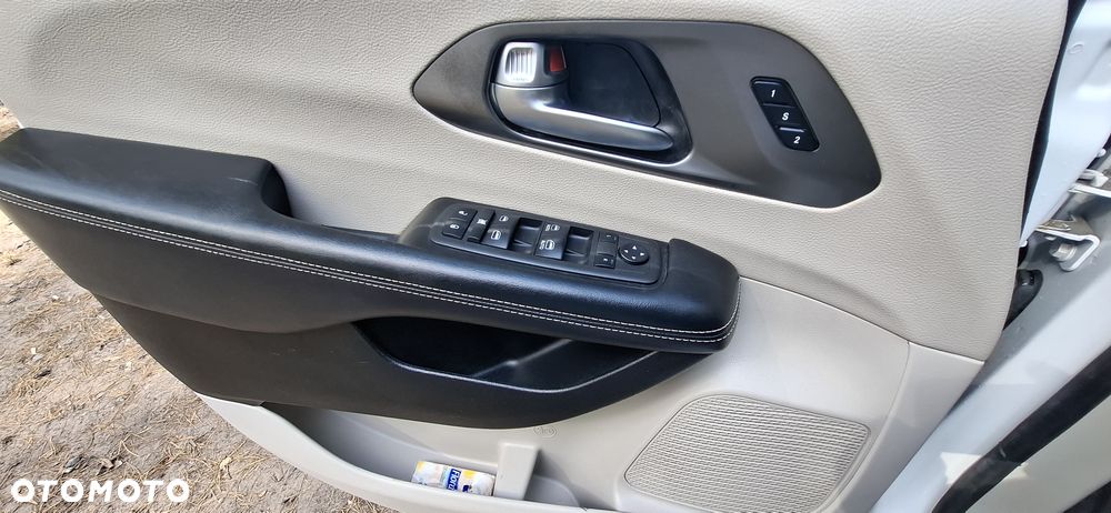 Chrysler Pacifica - 16