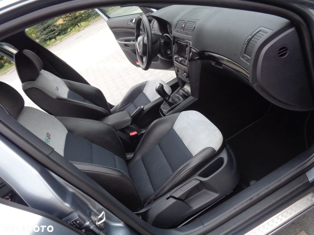 Skoda Octavia 2.0 TDI CR DPF RS - 20