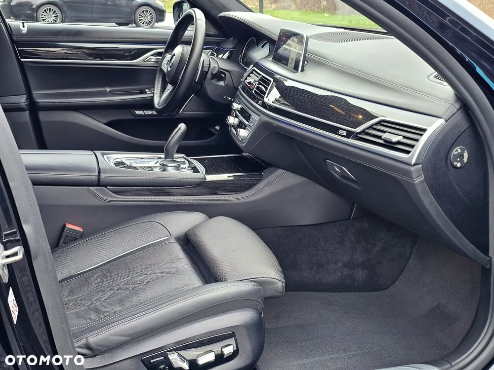 BMW Seria 7 740d xDrive - 34