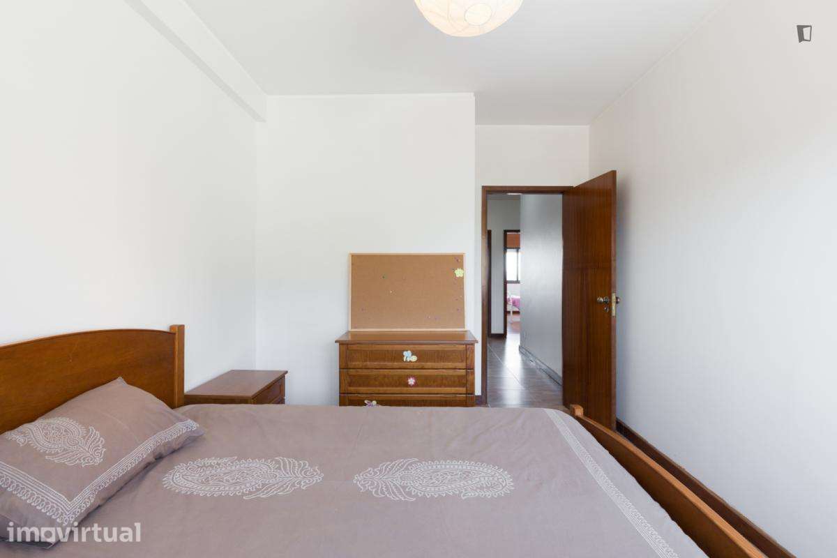 Quarto - localizado em Pedrouços Porto - Grande imagem: 4/23