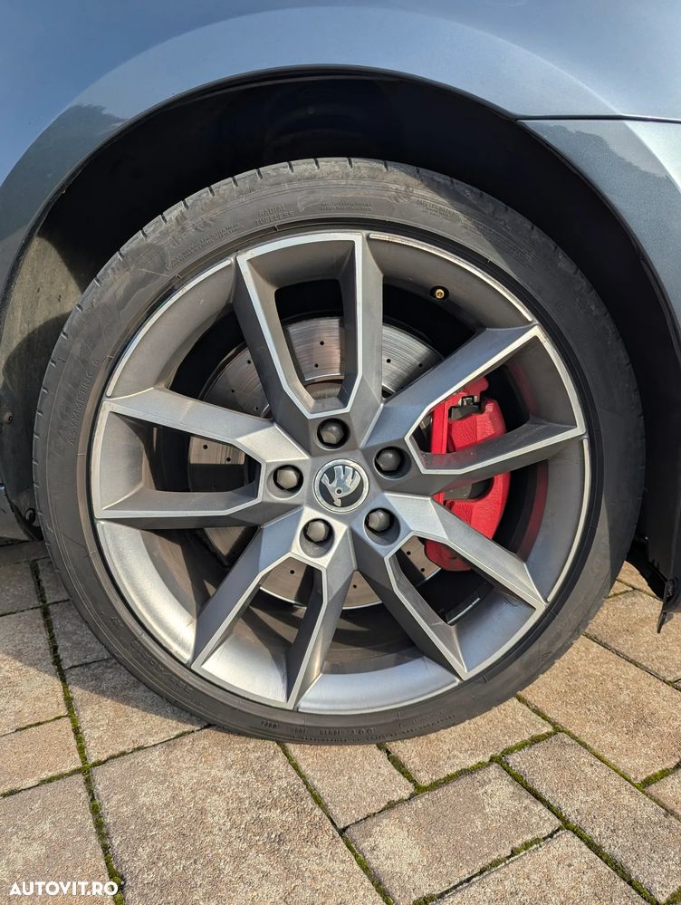 Skoda Octavia 2.0 TDI DSG RS - 11