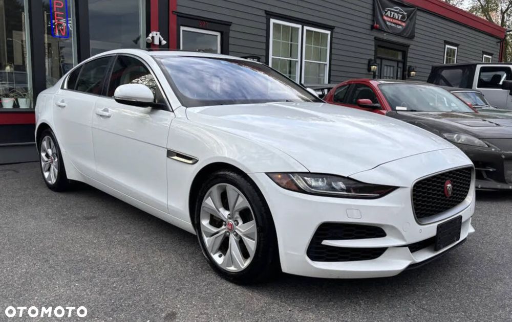 Jaguar XE P250 R-Dynamic SE - 2