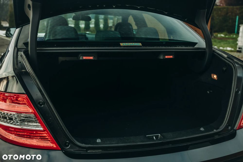 Mercedes-Benz Klasa C 63 AMG 7G-TRONIC SPORT EDITION - 14