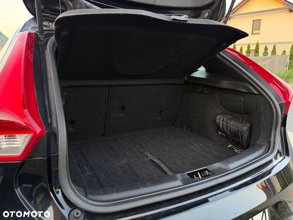 Volvo V40 D2 R-Design Summum - 17