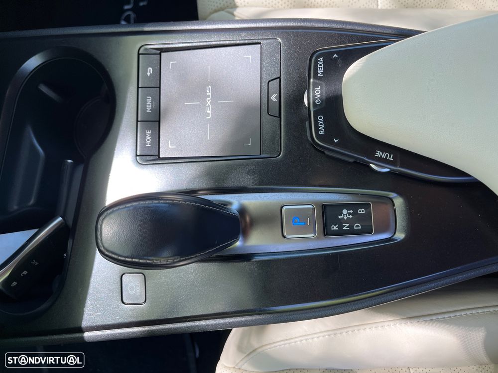 Lexus UX 300e Executive Line - 25