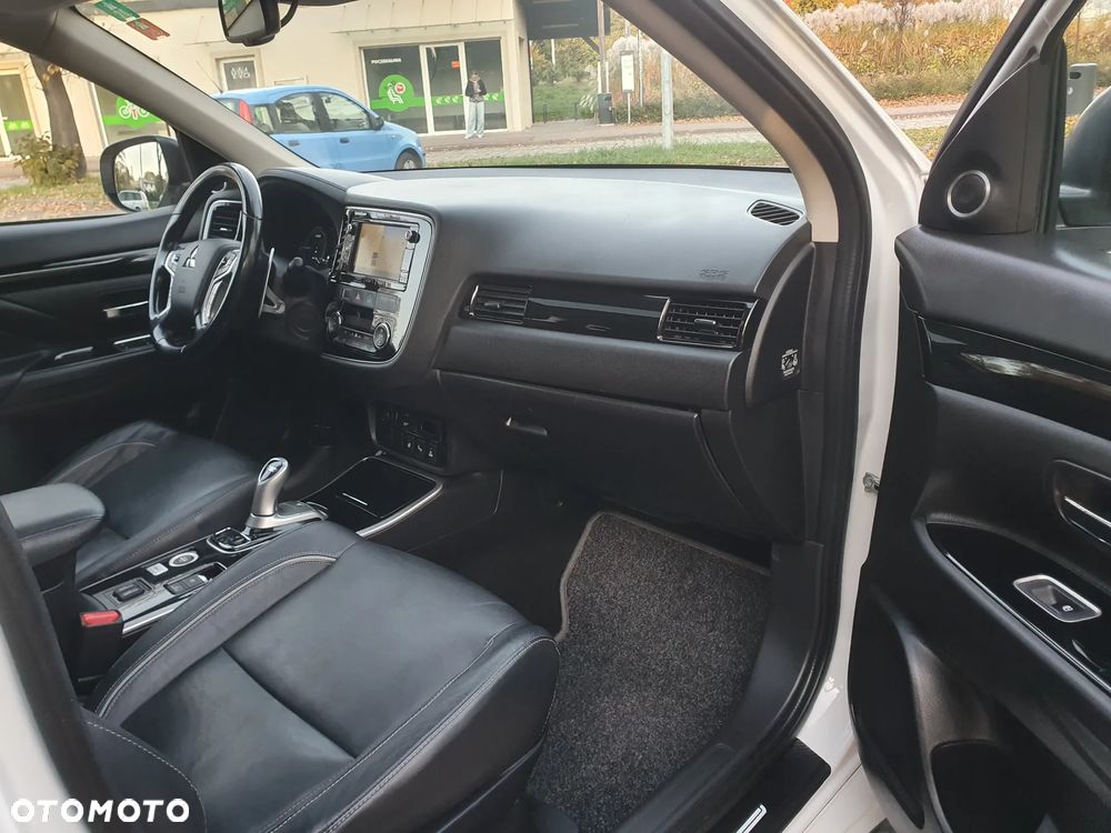 Mitsubishi Outlander 2.0 4WD Top - 12