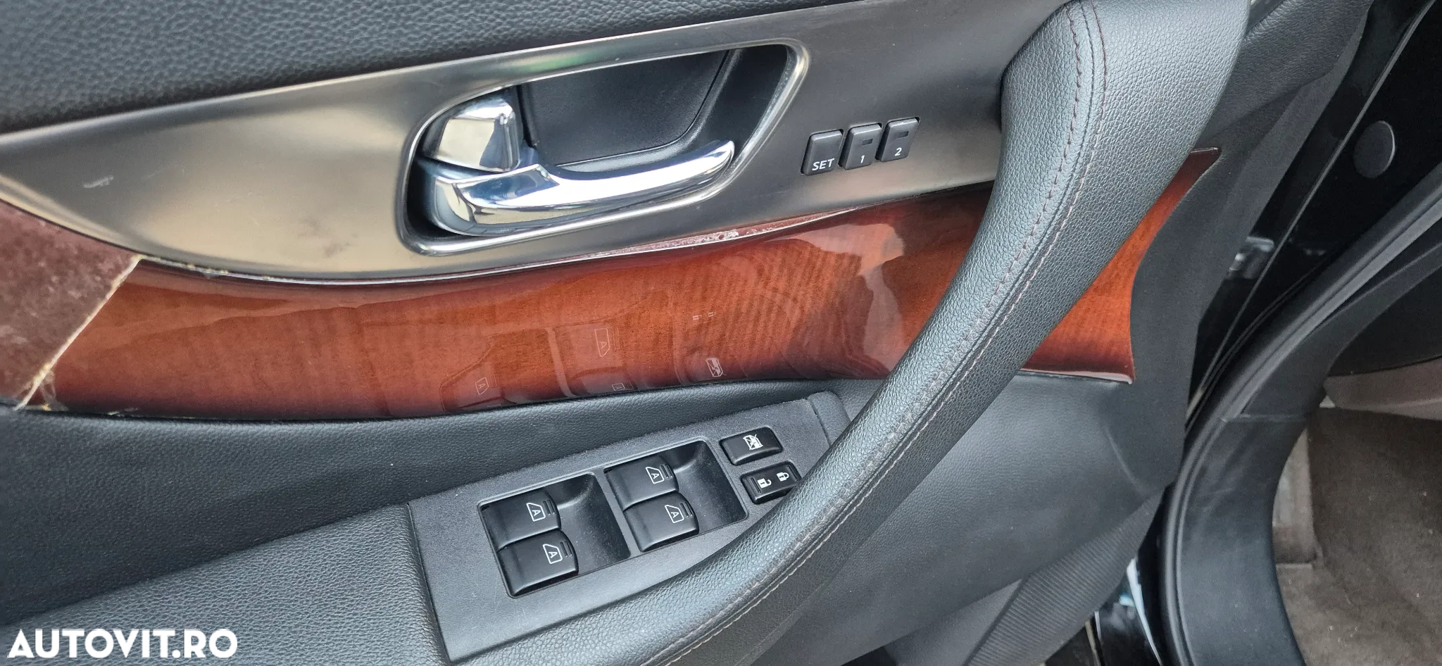 Infiniti FX 50 FX50 5.0L V8 S Premium AWD - 12