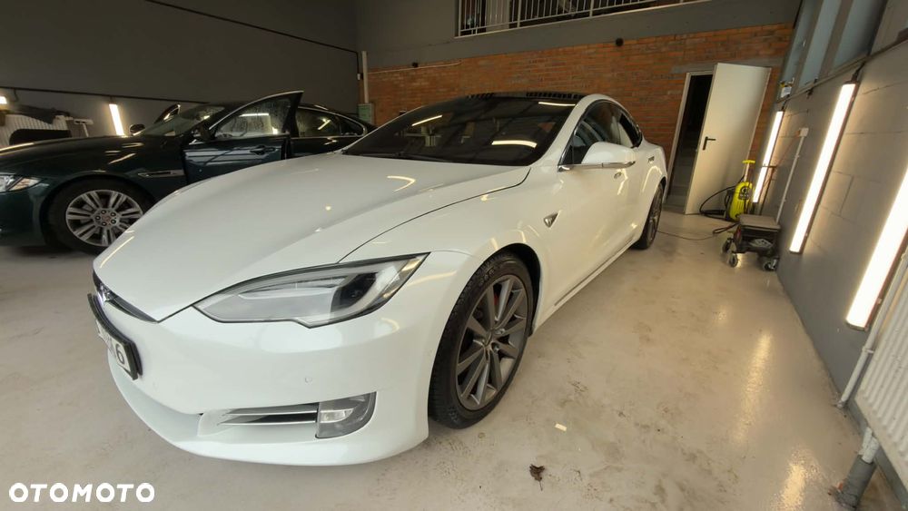 Tesla Model S - 2